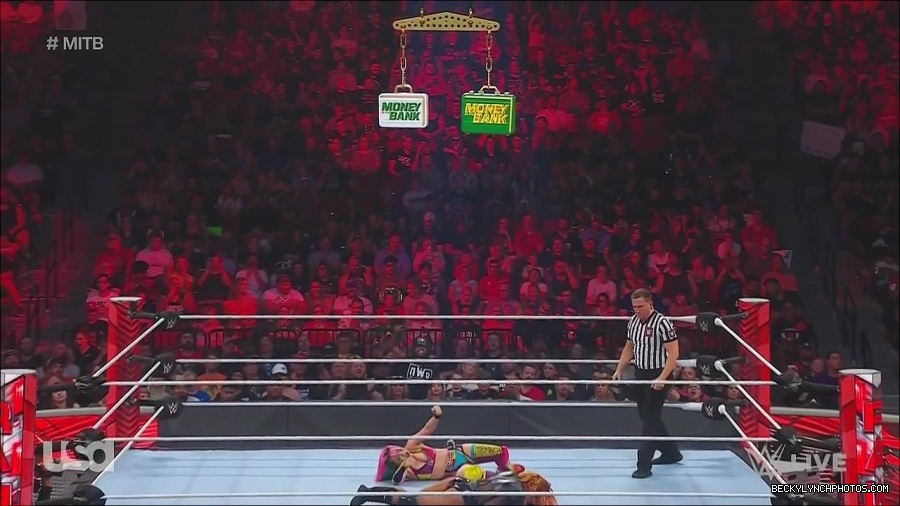 WWE_Monday_Night_Raw_2022_06_20_720p_HDTV_x264-NWCHD_mp4_007150717.jpg