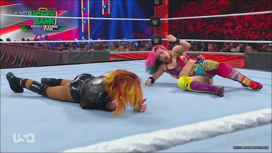 WWE_Monday_Night_Raw_2022_06_20_720p_HDTV_x264-NWCHD_mp4_007151918.jpg