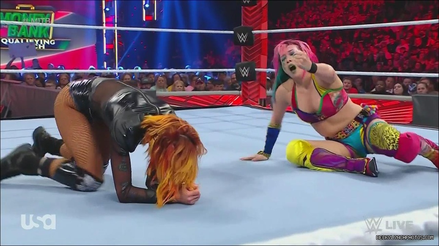 WWE_Monday_Night_Raw_2022_06_20_720p_HDTV_x264-NWCHD_mp4_007155122.jpg