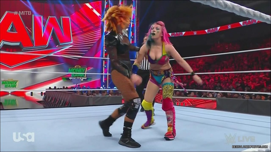 WWE_Monday_Night_Raw_2022_06_20_720p_HDTV_x264-NWCHD_mp4_007160727.jpg