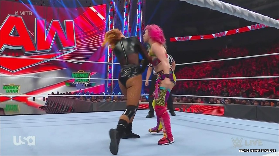 WWE_Monday_Night_Raw_2022_06_20_720p_HDTV_x264-NWCHD_mp4_007161528.jpg