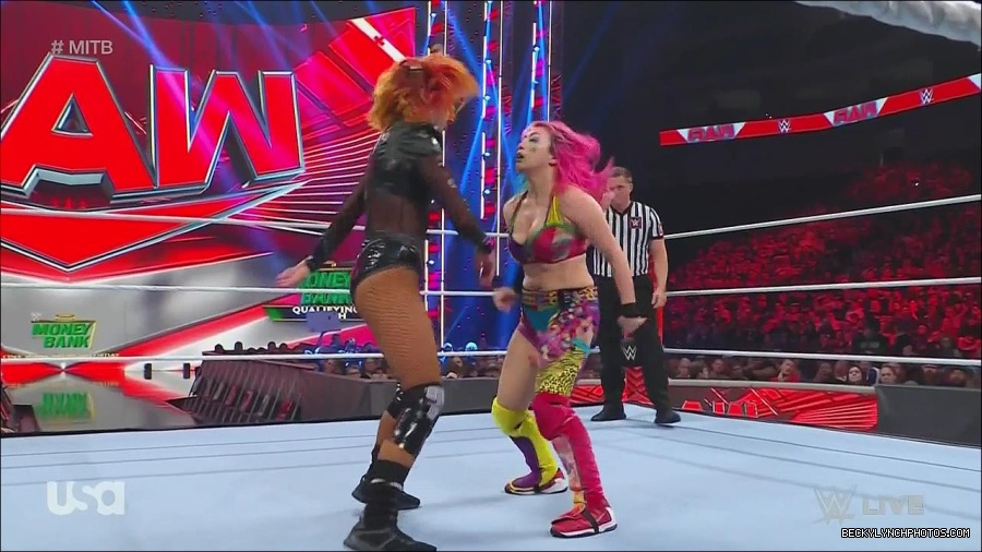 WWE_Monday_Night_Raw_2022_06_20_720p_HDTV_x264-NWCHD_mp4_007164331.jpg