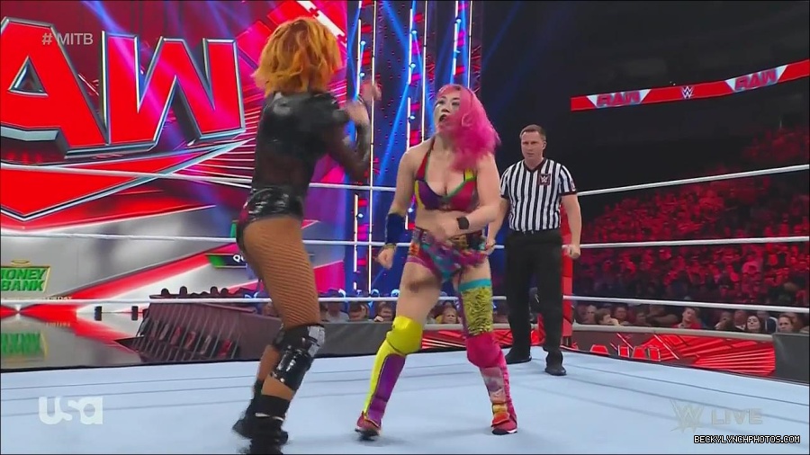 WWE_Monday_Night_Raw_2022_06_20_720p_HDTV_x264-NWCHD_mp4_007167134.jpg