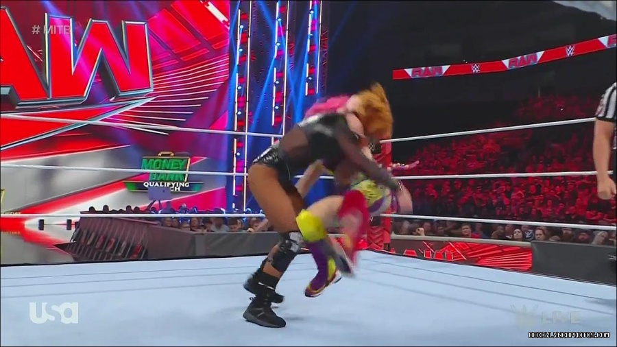 WWE_Monday_Night_Raw_2022_06_20_720p_HDTV_x264-NWCHD_mp4_007170337.jpg