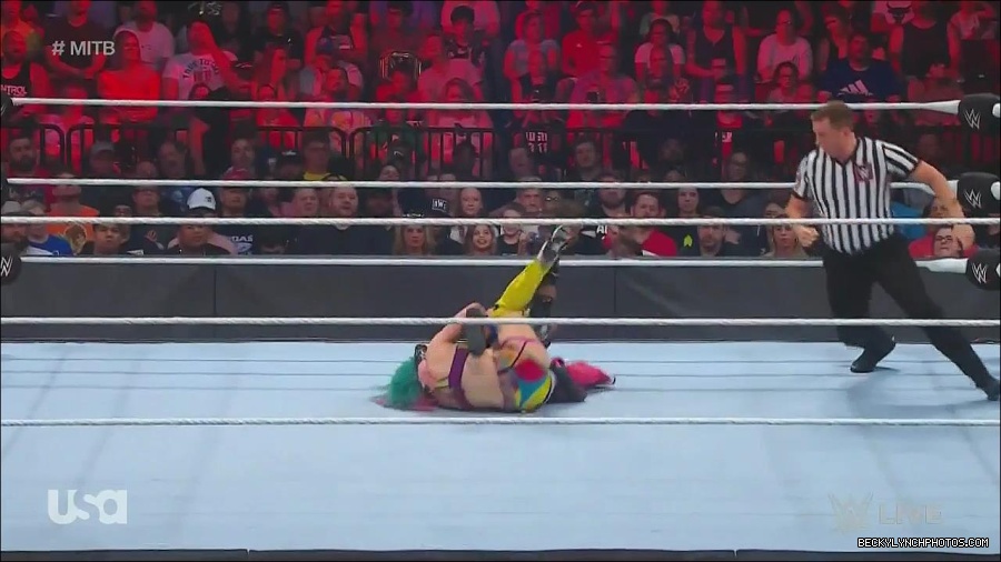 WWE_Monday_Night_Raw_2022_06_20_720p_HDTV_x264-NWCHD_mp4_007171138.jpg
