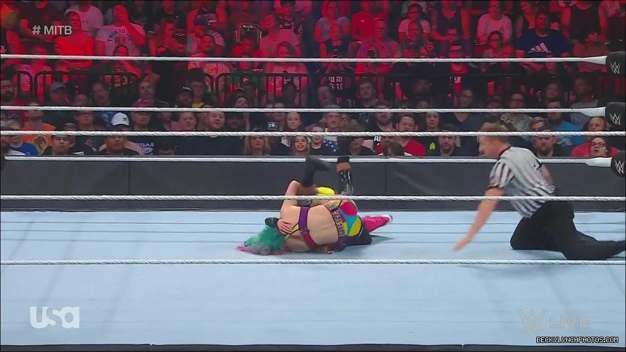 WWE_Monday_Night_Raw_2022_06_20_720p_HDTV_x264-NWCHD_mp4_007171538.jpg