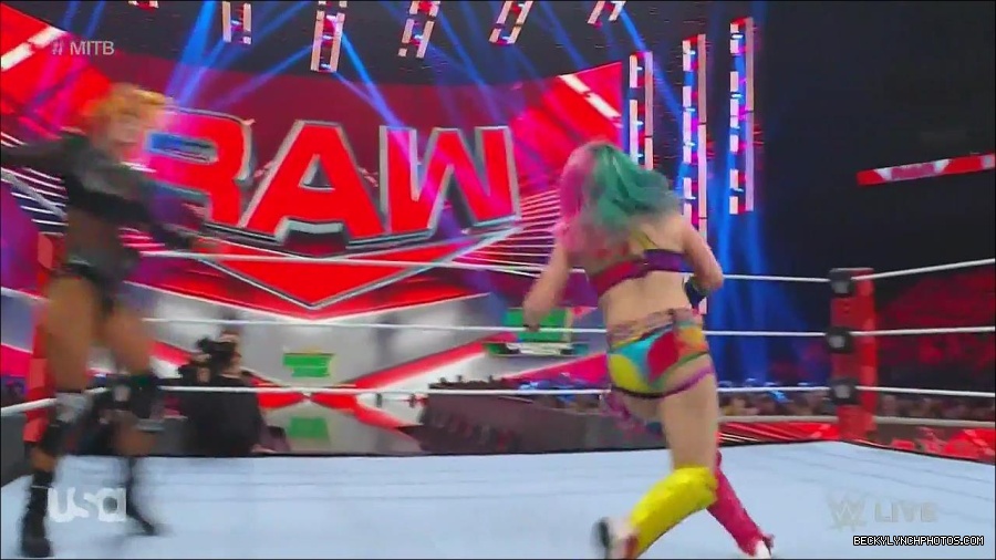 WWE_Monday_Night_Raw_2022_06_20_720p_HDTV_x264-NWCHD_mp4_007179546.jpg