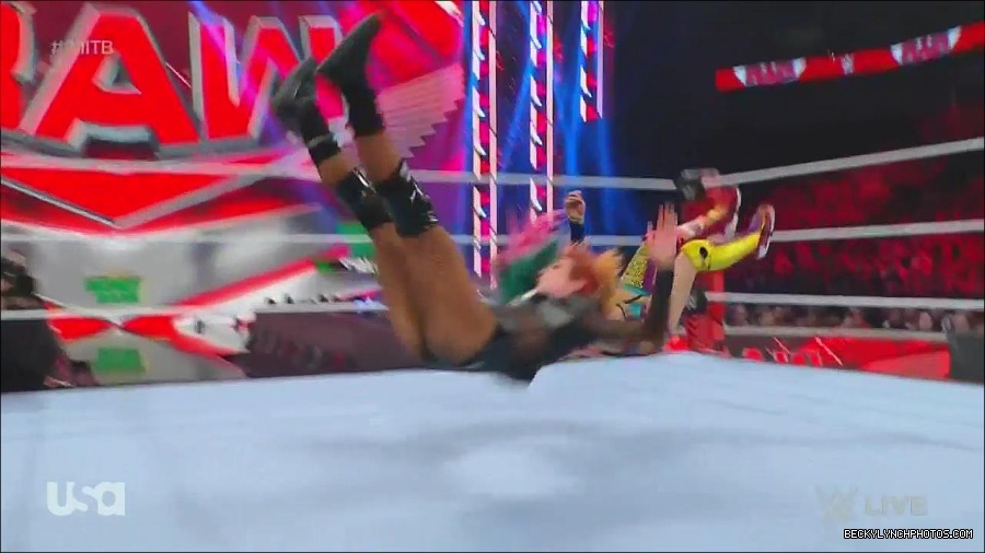 WWE_Monday_Night_Raw_2022_06_20_720p_HDTV_x264-NWCHD_mp4_007182749.jpg