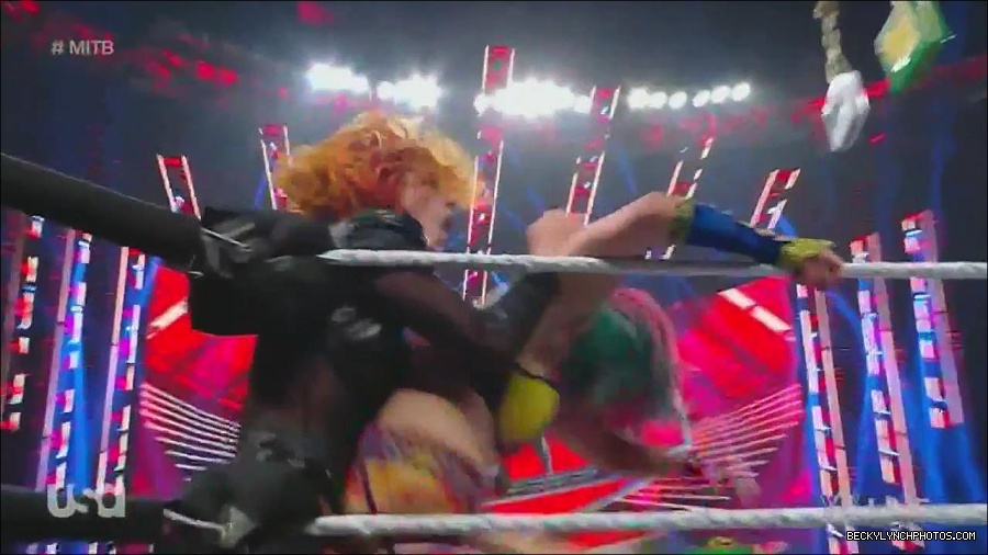 WWE_Monday_Night_Raw_2022_06_20_720p_HDTV_x264-NWCHD_mp4_007191958.jpg