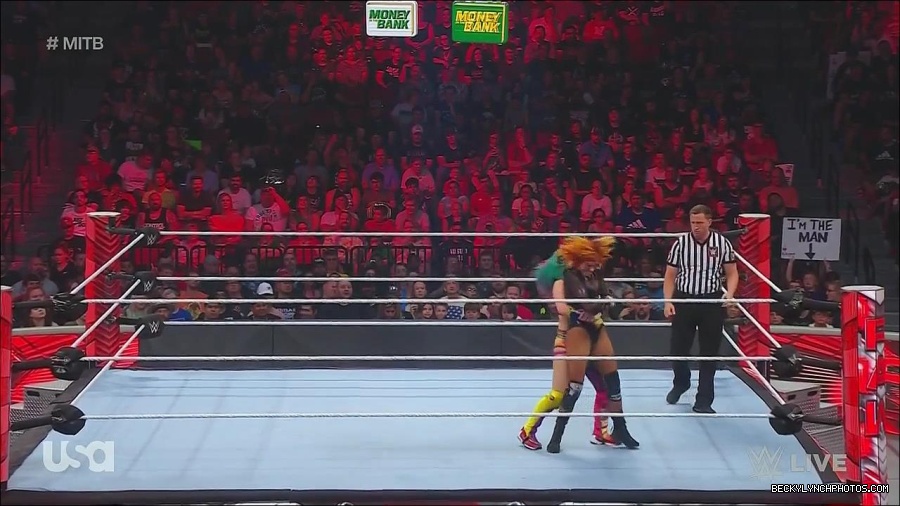 WWE_Monday_Night_Raw_2022_06_20_720p_HDTV_x264-NWCHD_mp4_007195562.jpg