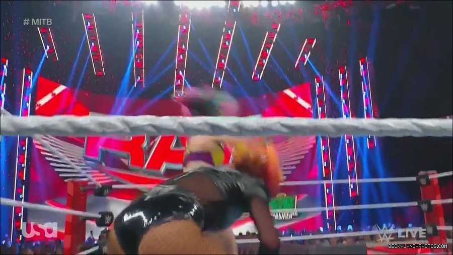 WWE_Monday_Night_Raw_2022_06_20_720p_HDTV_x264-NWCHD_mp4_007201568.jpg