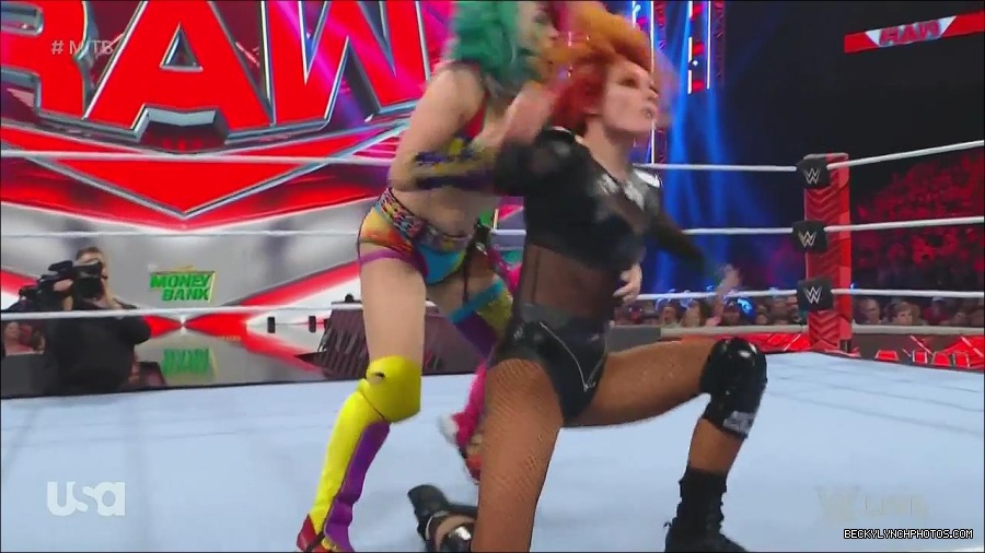 WWE_Monday_Night_Raw_2022_06_20_720p_HDTV_x264-NWCHD_mp4_007205172.jpg
