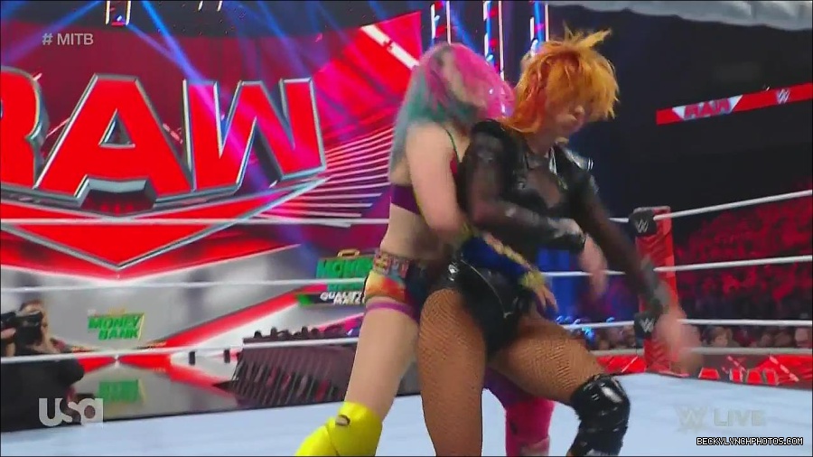 WWE_Monday_Night_Raw_2022_06_20_720p_HDTV_x264-NWCHD_mp4_007205572.jpg