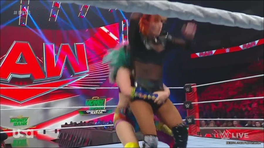 WWE_Monday_Night_Raw_2022_06_20_720p_HDTV_x264-NWCHD_mp4_007205972.jpg