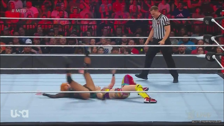 WWE_Monday_Night_Raw_2022_06_20_720p_HDTV_x264-NWCHD_mp4_007206773.jpg