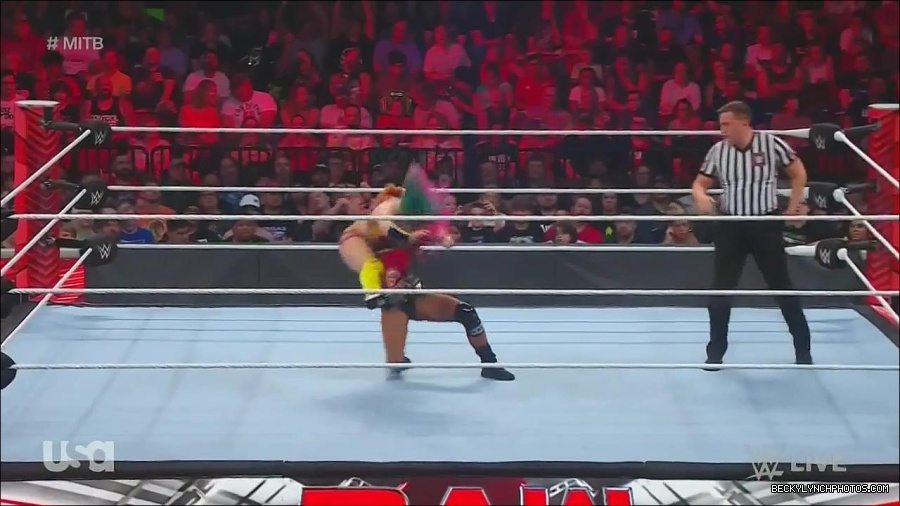 WWE_Monday_Night_Raw_2022_06_20_720p_HDTV_x264-NWCHD_mp4_007215982.jpg