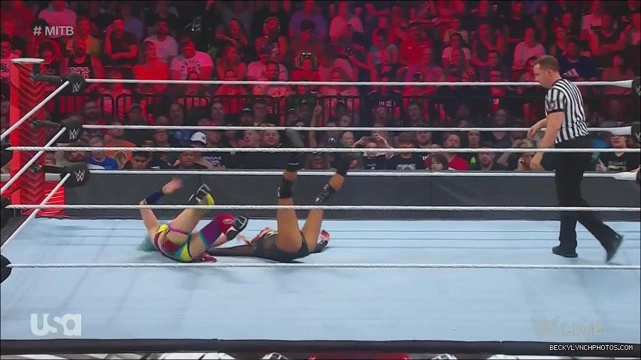WWE_Monday_Night_Raw_2022_06_20_720p_HDTV_x264-NWCHD_mp4_007216783.jpg