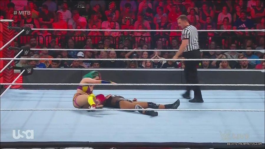 WWE_Monday_Night_Raw_2022_06_20_720p_HDTV_x264-NWCHD_mp4_007217584.jpg