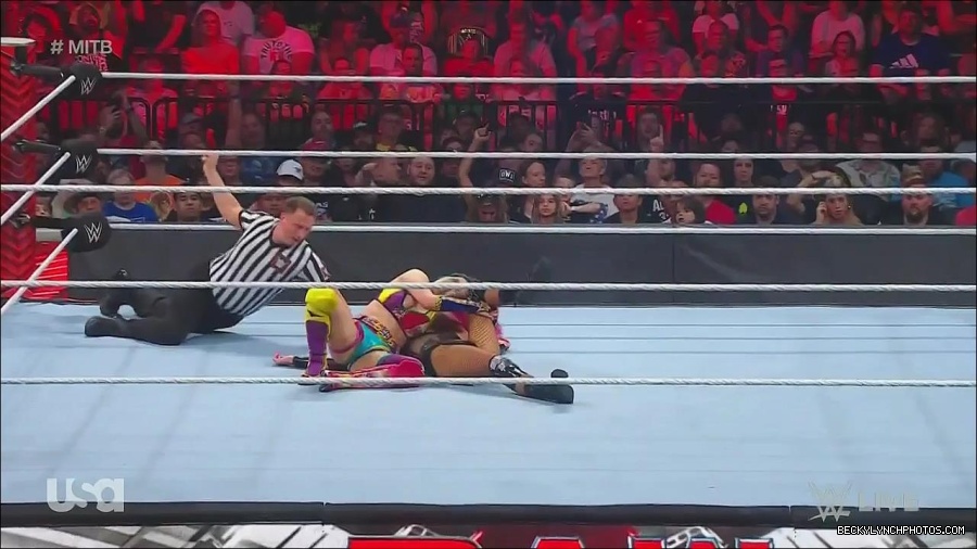 WWE_Monday_Night_Raw_2022_06_20_720p_HDTV_x264-NWCHD_mp4_007219586.jpg