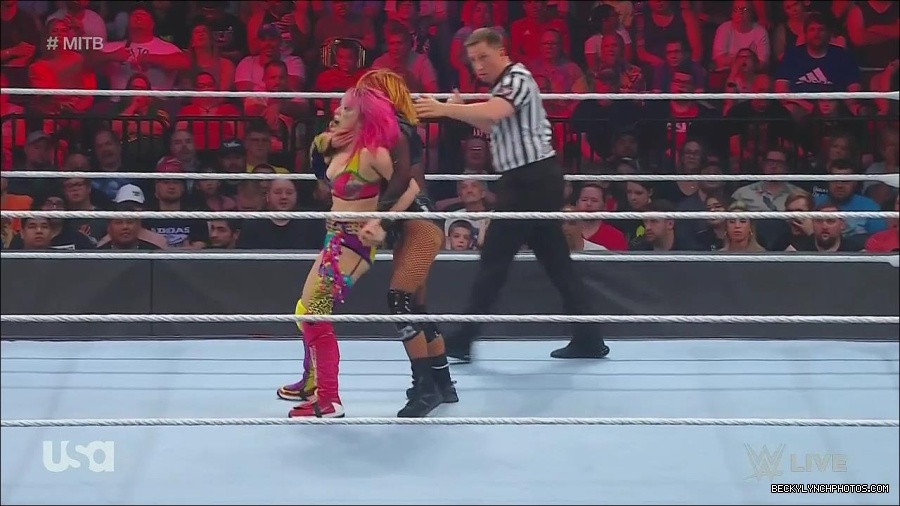 WWE_Monday_Night_Raw_2022_06_20_720p_HDTV_x264-NWCHD_mp4_007244811.jpg