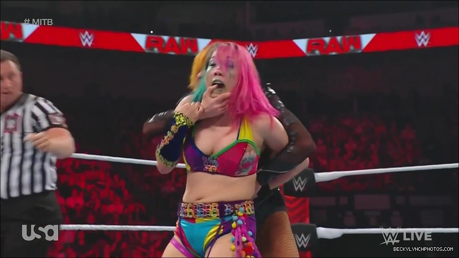 WWE_Monday_Night_Raw_2022_06_20_720p_HDTV_x264-NWCHD_mp4_007245212.jpg