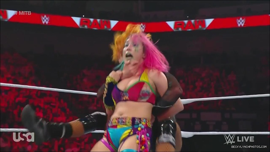 WWE_Monday_Night_Raw_2022_06_20_720p_HDTV_x264-NWCHD_mp4_007245612.jpg