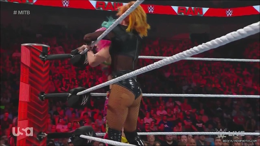 WWE_Monday_Night_Raw_2022_06_20_720p_HDTV_x264-NWCHD_mp4_007280046.jpg