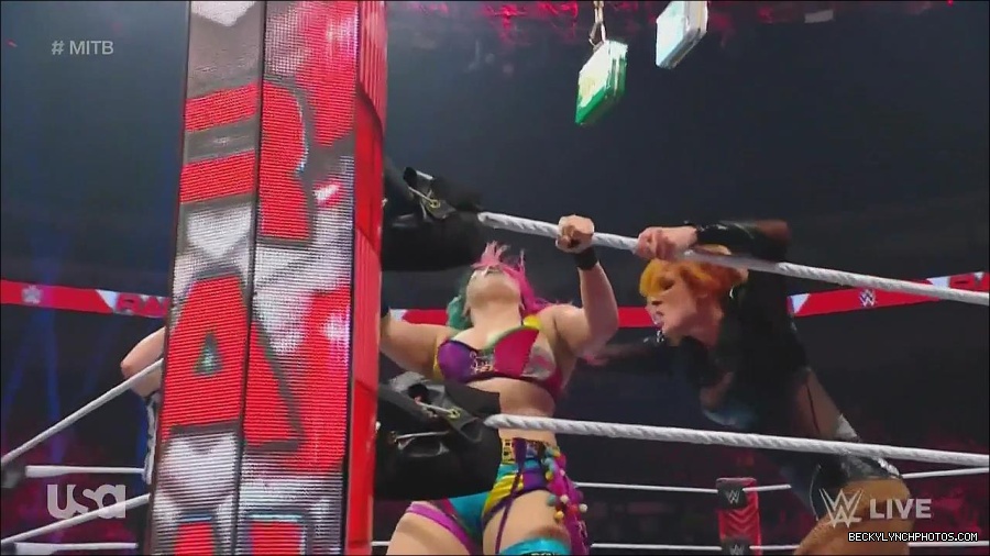 WWE_Monday_Night_Raw_2022_06_20_720p_HDTV_x264-NWCHD_mp4_007281248.jpg