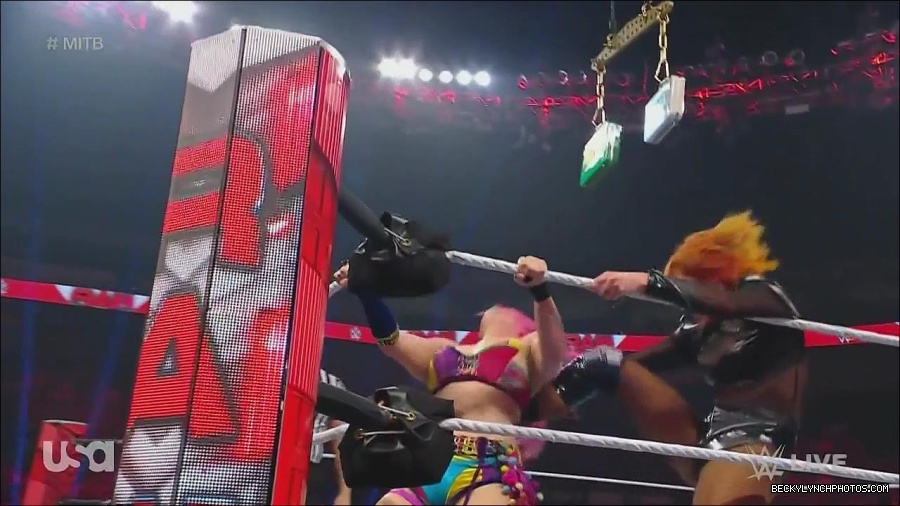 WWE_Monday_Night_Raw_2022_06_20_720p_HDTV_x264-NWCHD_mp4_007281648.jpg