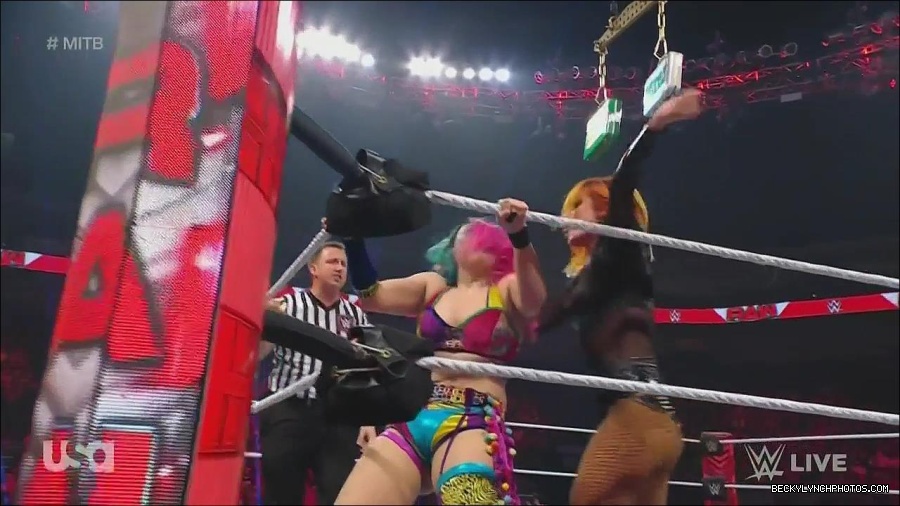 WWE_Monday_Night_Raw_2022_06_20_720p_HDTV_x264-NWCHD_mp4_007282449.jpg