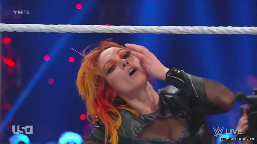 WWE_Monday_Night_Raw_2022_06_20_720p_HDTV_x264-NWCHD_mp4_007290056.jpg