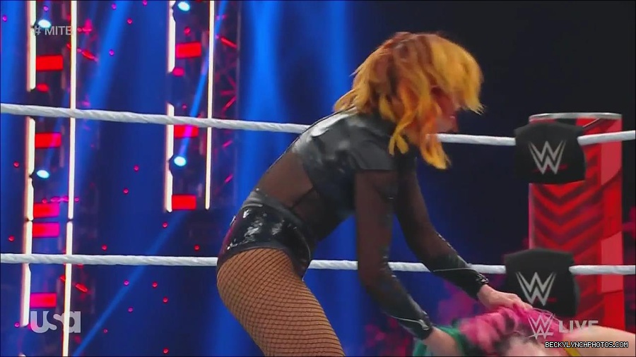 WWE_Monday_Night_Raw_2022_06_20_720p_HDTV_x264-NWCHD_mp4_007301668.jpg