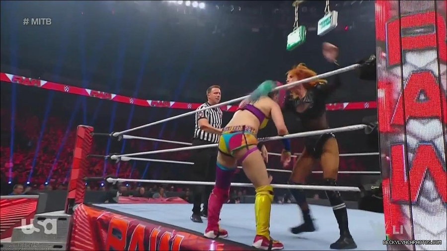 WWE_Monday_Night_Raw_2022_06_20_720p_HDTV_x264-NWCHD_mp4_007308074.jpg