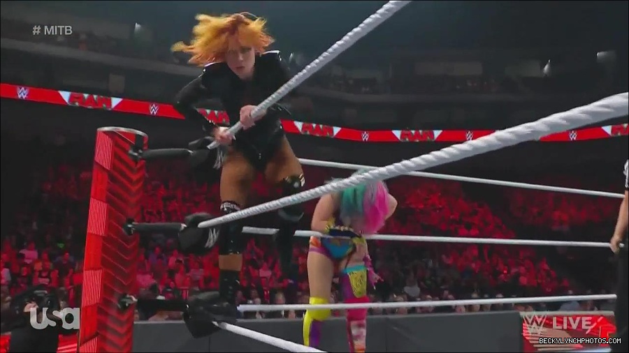 WWE_Monday_Night_Raw_2022_06_20_720p_HDTV_x264-NWCHD_mp4_007310877.jpg