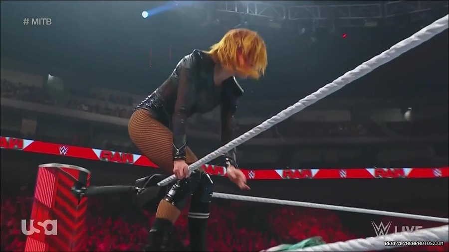 WWE_Monday_Night_Raw_2022_06_20_720p_HDTV_x264-NWCHD_mp4_007312479.jpg