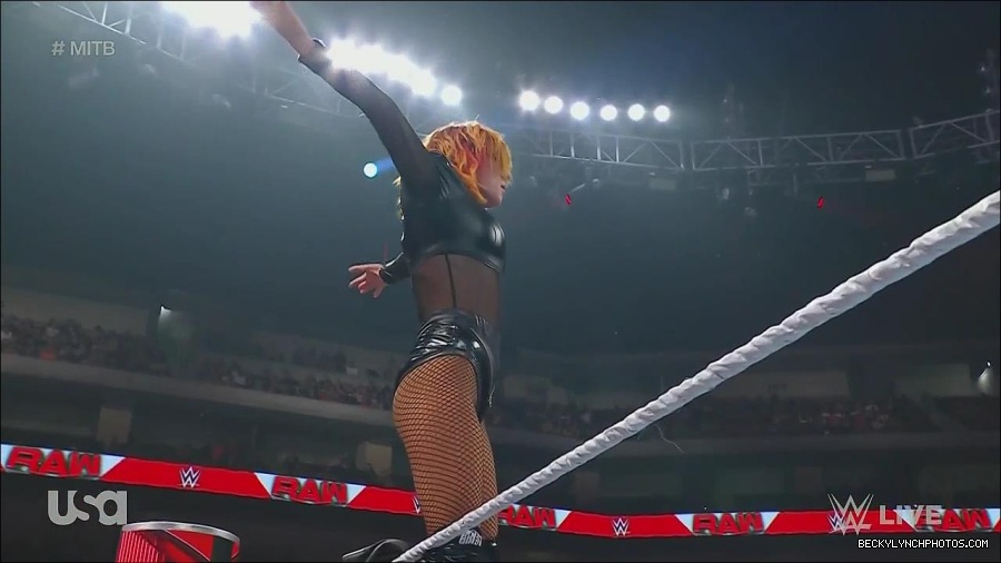 WWE_Monday_Night_Raw_2022_06_20_720p_HDTV_x264-NWCHD_mp4_007313680.jpg