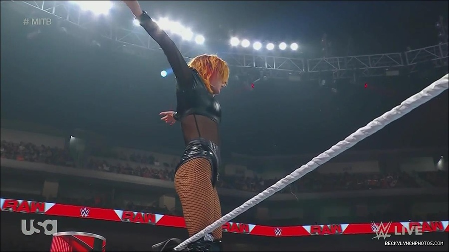 WWE_Monday_Night_Raw_2022_06_20_720p_HDTV_x264-NWCHD_mp4_007314080.jpg