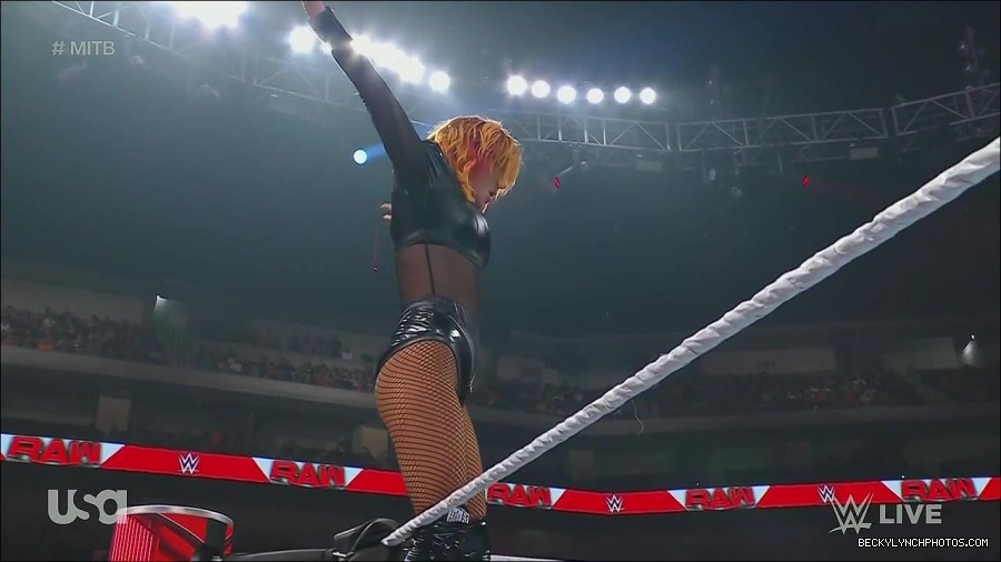 WWE_Monday_Night_Raw_2022_06_20_720p_HDTV_x264-NWCHD_mp4_007314481.jpg