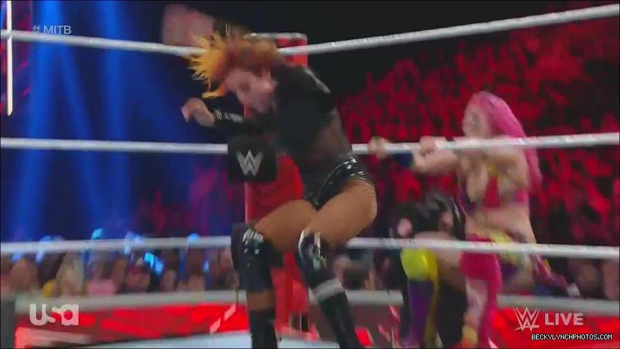 WWE_Monday_Night_Raw_2022_06_20_720p_HDTV_x264-NWCHD_mp4_007316082.jpg