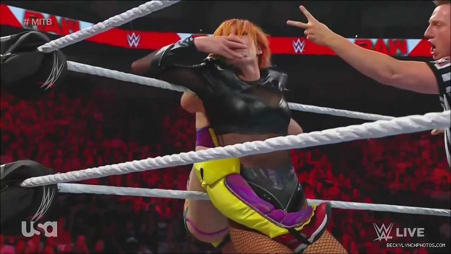WWE_Monday_Night_Raw_2022_06_20_720p_HDTV_x264-NWCHD_mp4_007321288.jpg