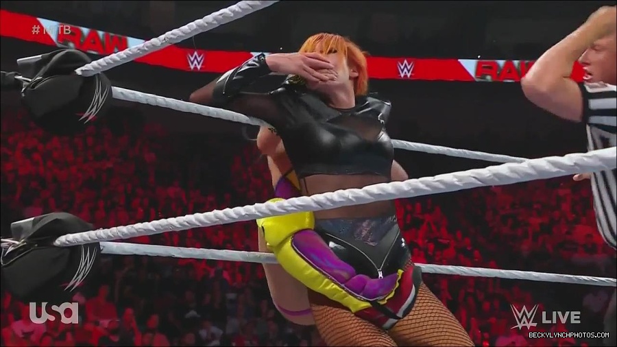 WWE_Monday_Night_Raw_2022_06_20_720p_HDTV_x264-NWCHD_mp4_007322088.jpg