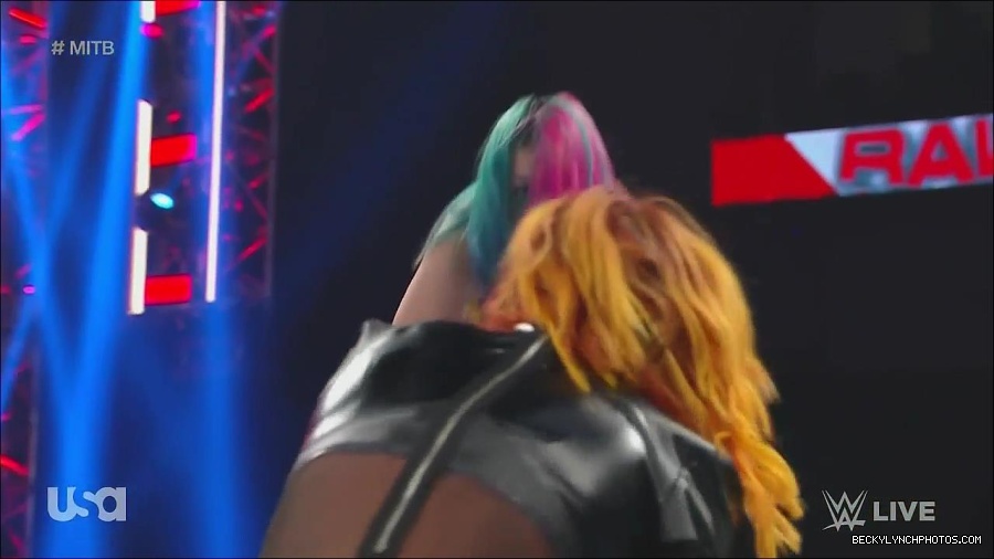 WWE_Monday_Night_Raw_2022_06_20_720p_HDTV_x264-NWCHD_mp4_007330897.jpg