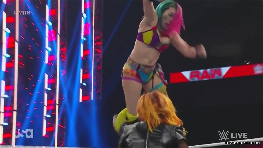 WWE_Monday_Night_Raw_2022_06_20_720p_HDTV_x264-NWCHD_mp4_007331698.jpg