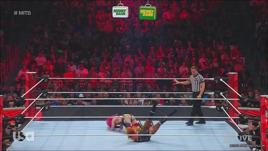 WWE_Monday_Night_Raw_2022_06_20_720p_HDTV_x264-NWCHD_mp4_007332899.jpg