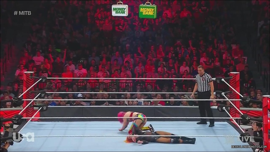 WWE_Monday_Night_Raw_2022_06_20_720p_HDTV_x264-NWCHD_mp4_007333300.jpg
