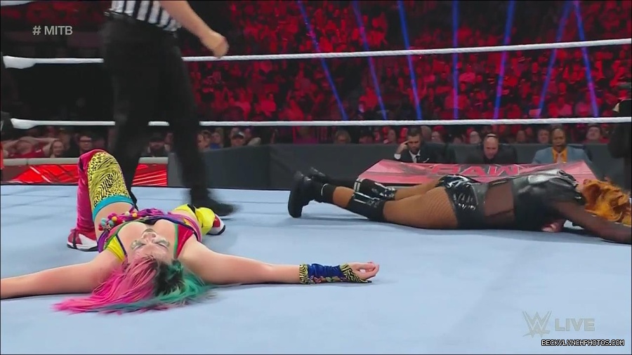 WWE_Monday_Night_Raw_2022_06_20_720p_HDTV_x264-NWCHD_mp4_007342909.jpg