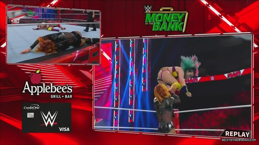 WWE_Monday_Night_Raw_2022_06_20_720p_HDTV_x264-NWCHD_mp4_007346913.jpg