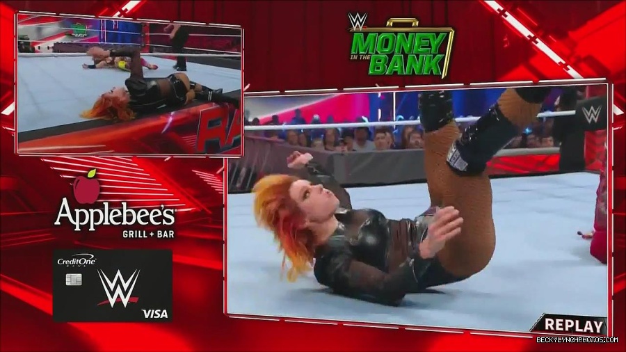 WWE_Monday_Night_Raw_2022_06_20_720p_HDTV_x264-NWCHD_mp4_007347714.jpg