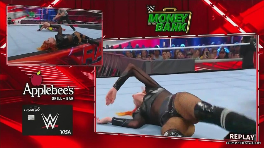 WWE_Monday_Night_Raw_2022_06_20_720p_HDTV_x264-NWCHD_mp4_007348114.jpg