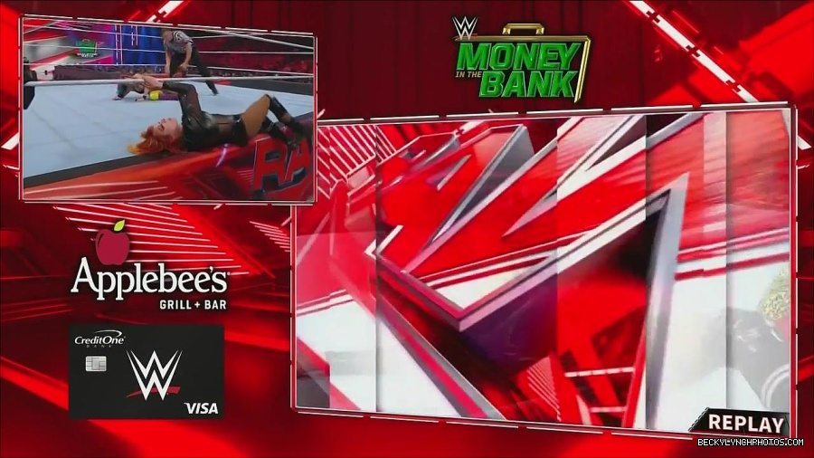 WWE_Monday_Night_Raw_2022_06_20_720p_HDTV_x264-NWCHD_mp4_007348915.jpg